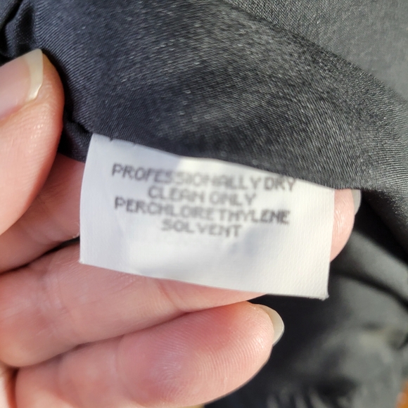 Duffel Outdoor Faux Fur ZIp Front Vest Side Pockets Lined Size Small - Picture 11 of 11